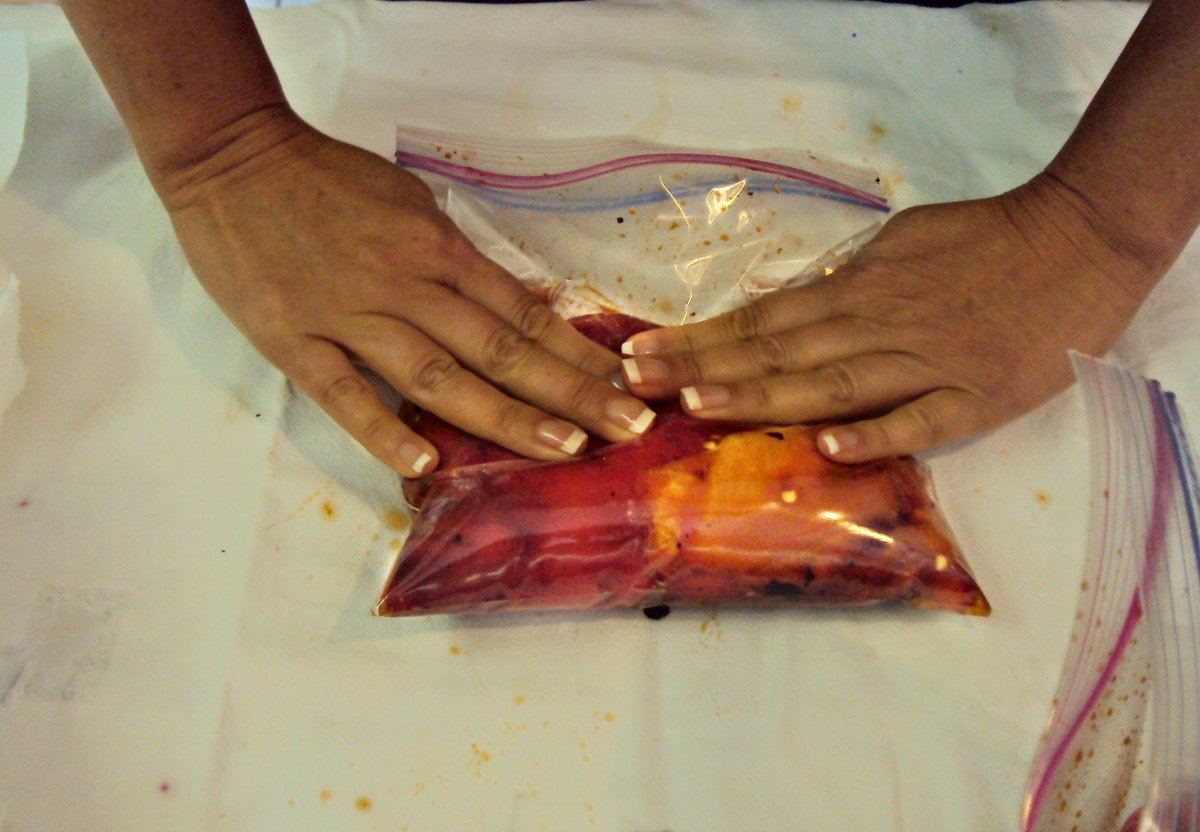 Sealing peppers in a plastic bag.