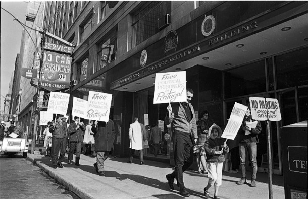 Portuguese exiles demanding the release of political prisoners in Salazar's Portugal, picketing outside the Portuguese consulate on Bay St., October 1966. Photo by Reed, York University Libraries, Clara Thomas Archives & Special Collections, Toronto Telegram fonds, F0433, ASC08256.