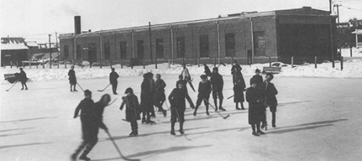 Skaters at Poverty Pond, Wychwood Barn, 1914.