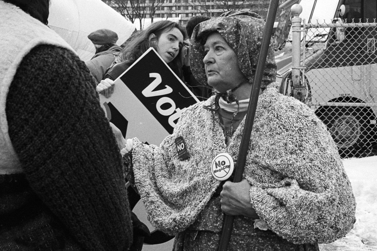 Two women demonstrating against the megacity.