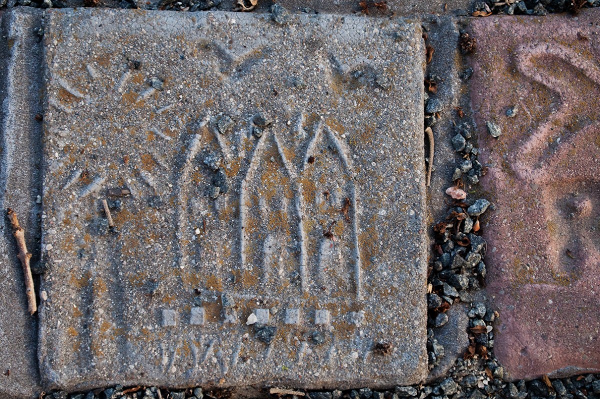 Three tall houses tile.