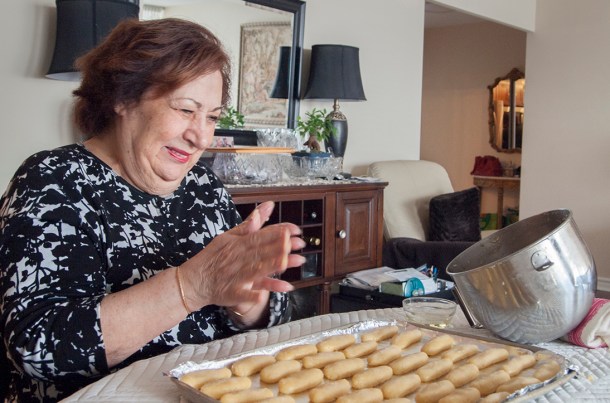 Maman forming cookies