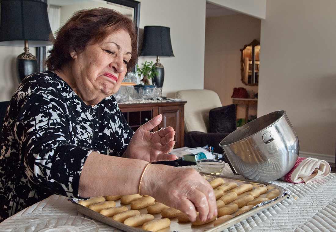 Placing cookies on tray.