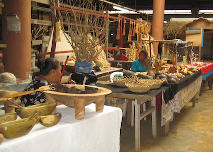 Crafts at Tonganese market.