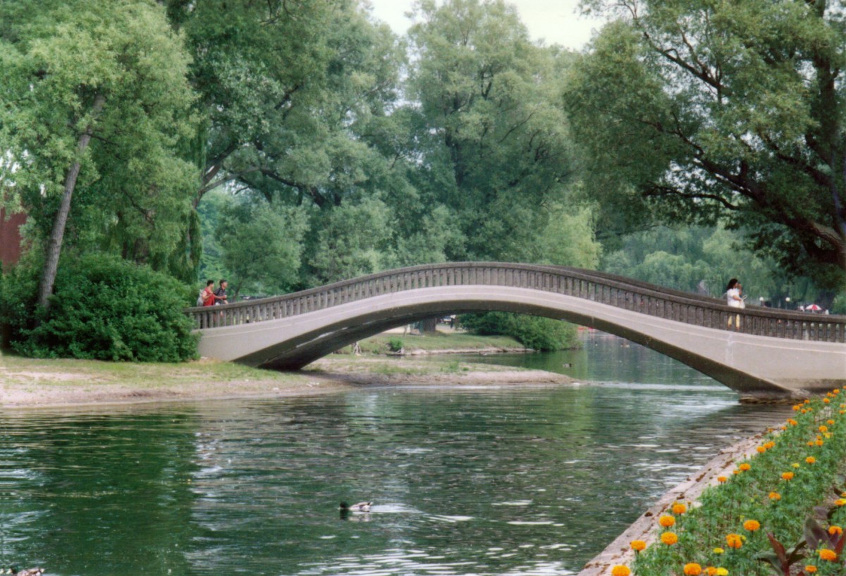 Centre Island bridge.