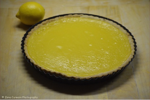 Lemon tart with lemon.