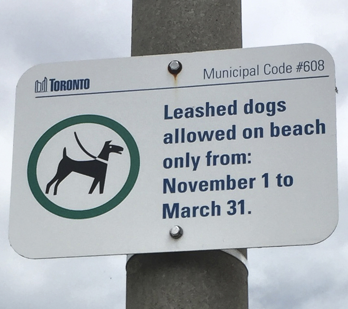 Leashed dog sign.