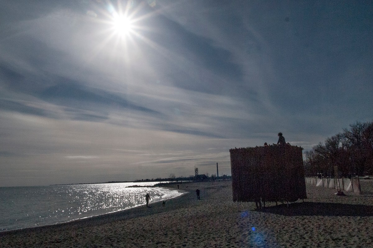 Floating Ropes installation on Toronto beach.