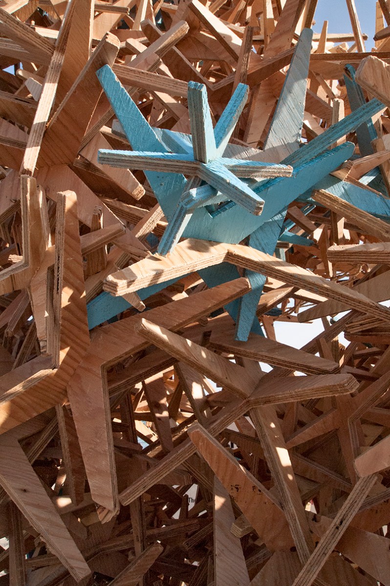 Detail of beach installation Flow.