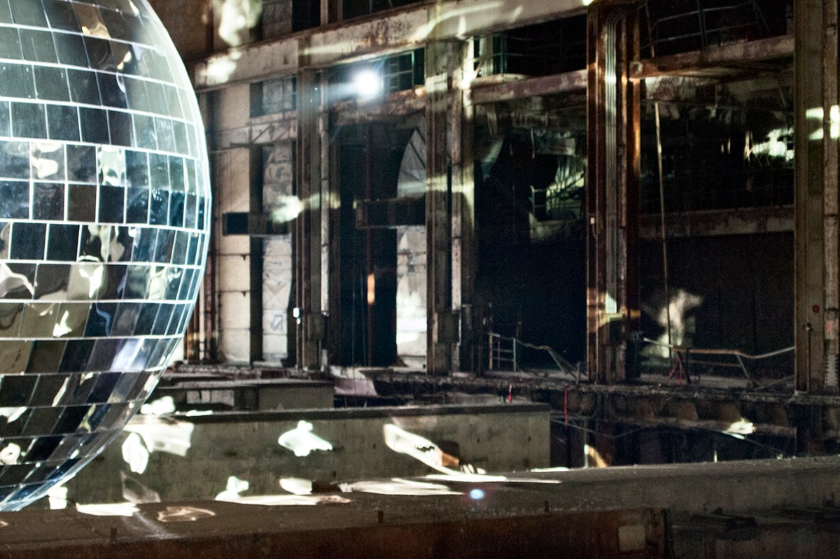 Mirror ball and refractions in the Hearn.