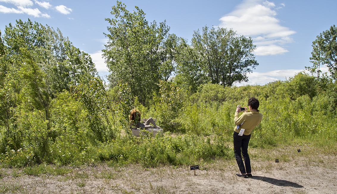 Photographing the sculpture Untilled.