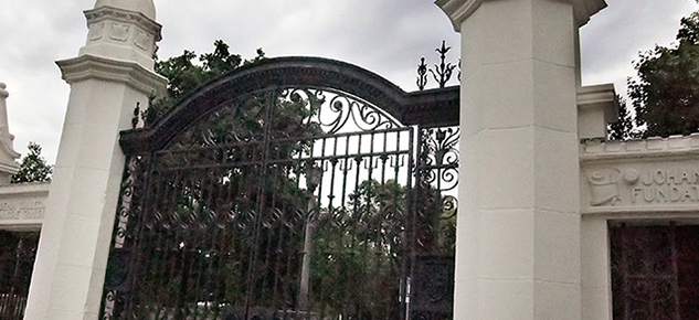 Trinity Bellwoods gate.