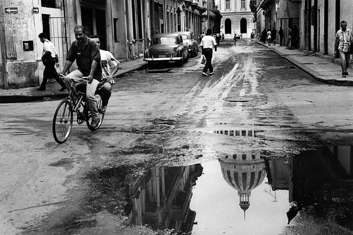 Havana capitolio and man on bicycle