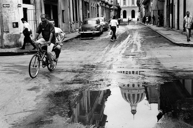 Havana capitolio and man on bicycle