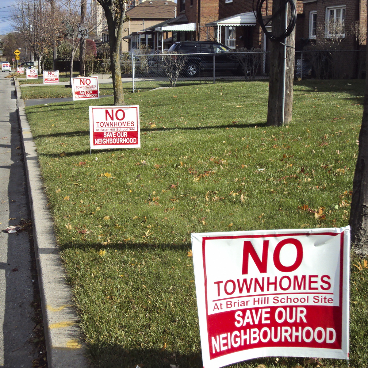 No Townhomes signs.