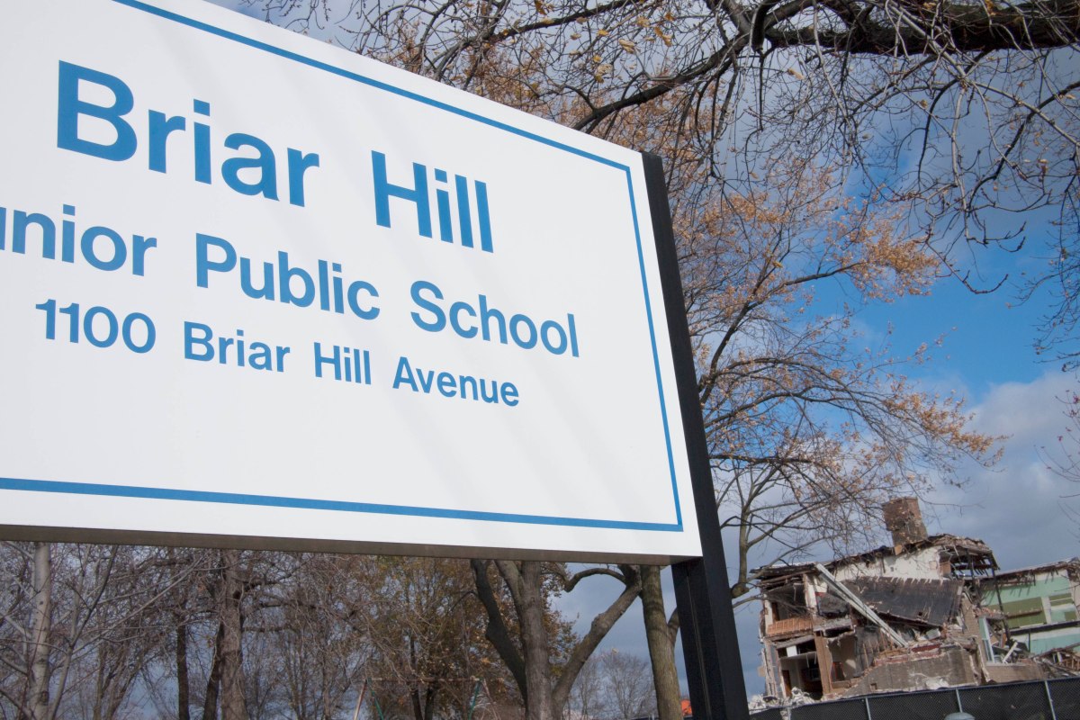 Briar Hill school sign.